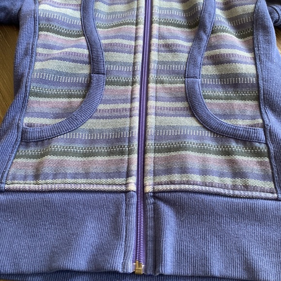Lululemon scuba hoodie in Beautiful blues, and purples size 4. - Picture 5 of 11
